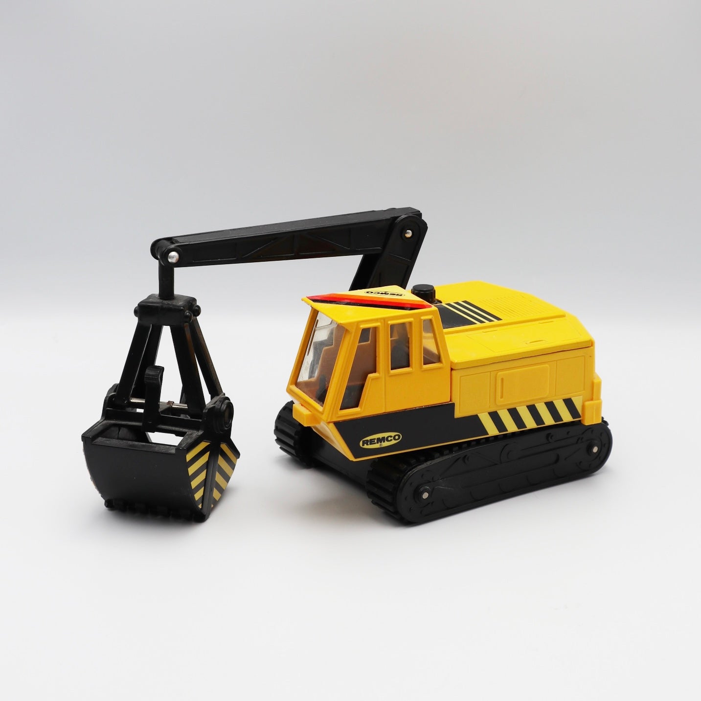 Remco 1989 Bucket Excavator Toy