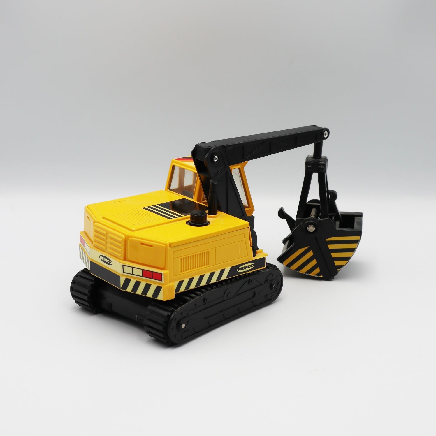 Remco 1989 Bucket Excavator Toy